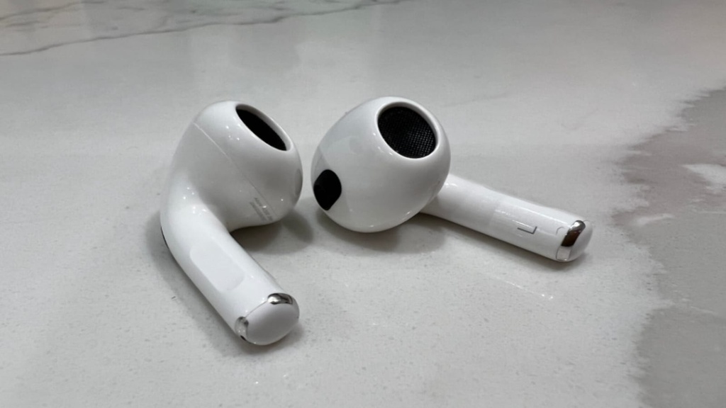 Apple AirPods 3 Earbuds